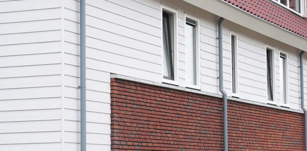 Gevel Novicell wit fijne nerf met rode bakstenen