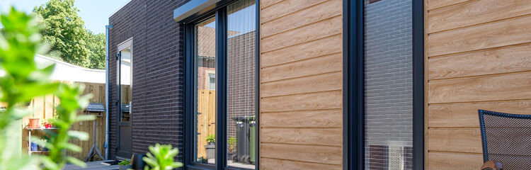Gevelbekleding op patiowoning in Uden