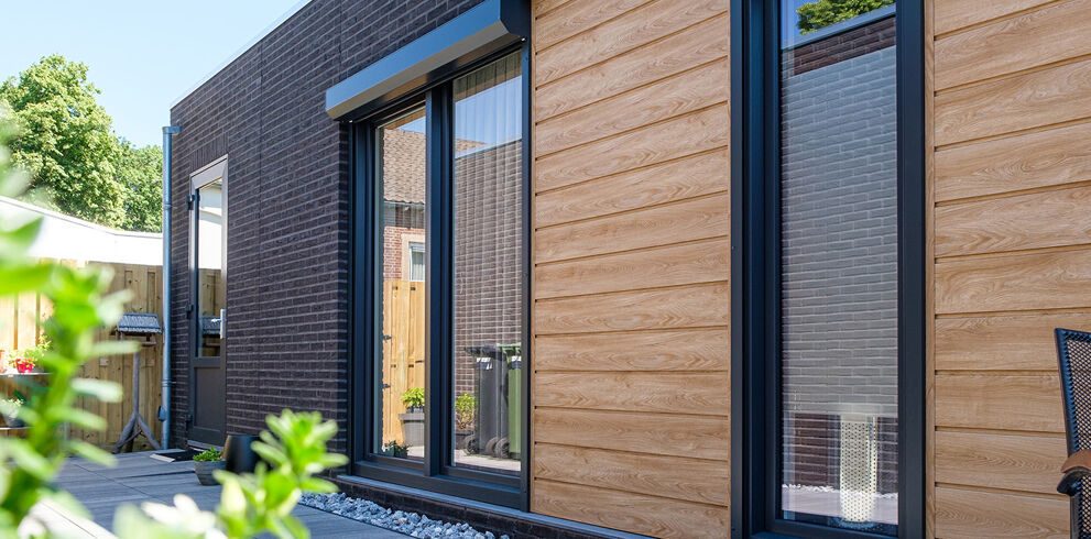 Gevelbekleding op patiowoning in Uden