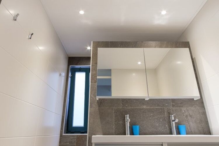 Plafond badkamer vervangen onderhoudsarme bouwproducten